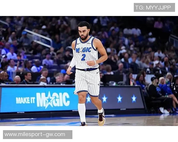 小卡特称赞泰厄斯琼斯为理想控卫强调其卓越沟通能力和团队价值 小卡特称赞泰厄斯琼斯为理想控卫强调其卓越沟通能力和团队价值