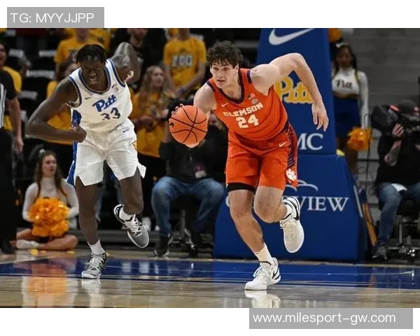 PJ霍尔谈客场胜利心情激动期待主场表现再创佳绩