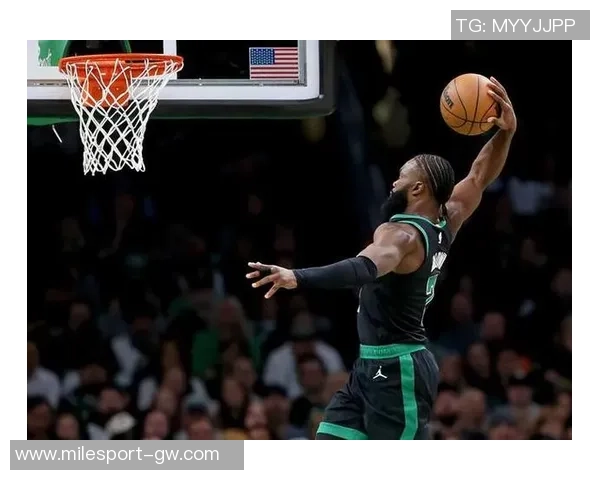 杰伦布朗直言强队比赛遭偏哨判罚不公引发热议 杰伦布朗直言强队比赛遭偏哨判罚不公引发热议